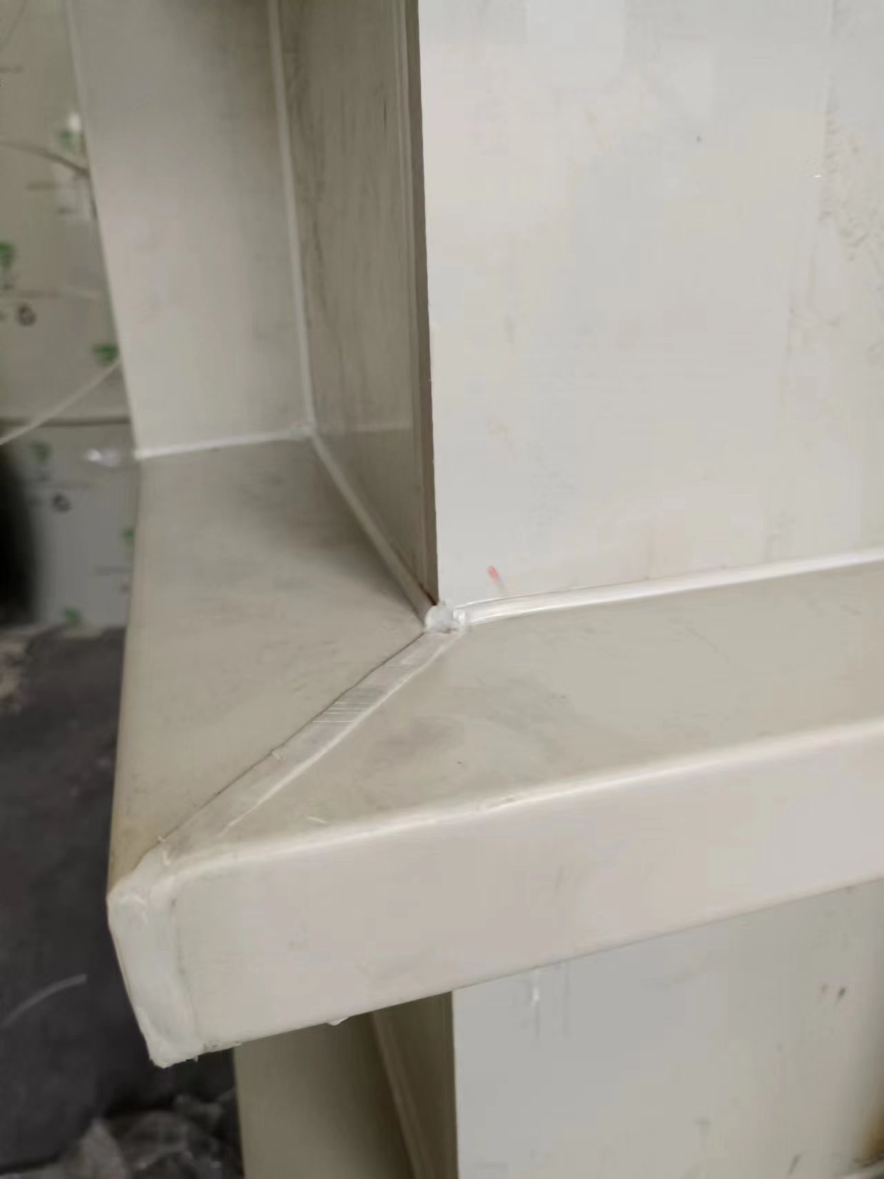 pp槽，可移動，可承受1噸重量，周圍方鋼加強，配把手