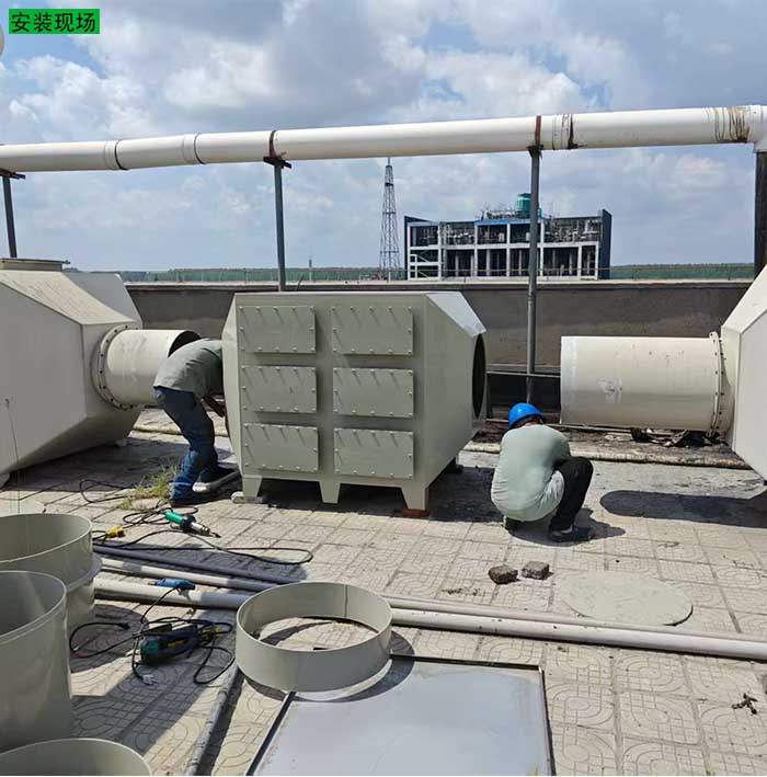 活性炭箱和管道安裝現場